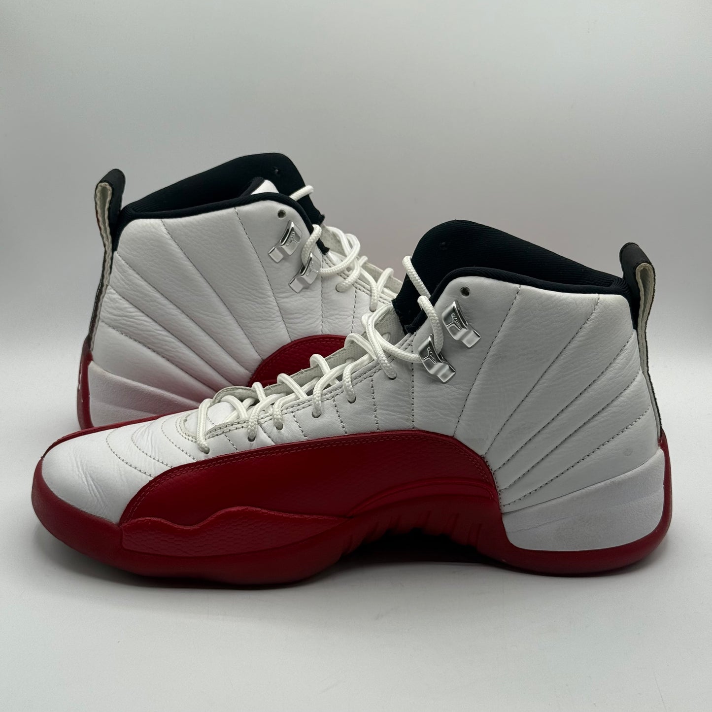 (USED NO BOX) Jordan 12 Cherry Size 10.5