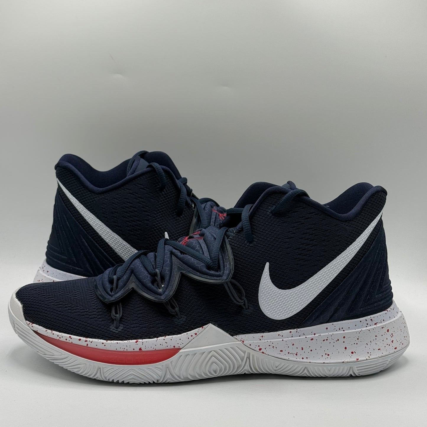 Nike Kyrie 5 PE UCONN HUSKIES Size 12