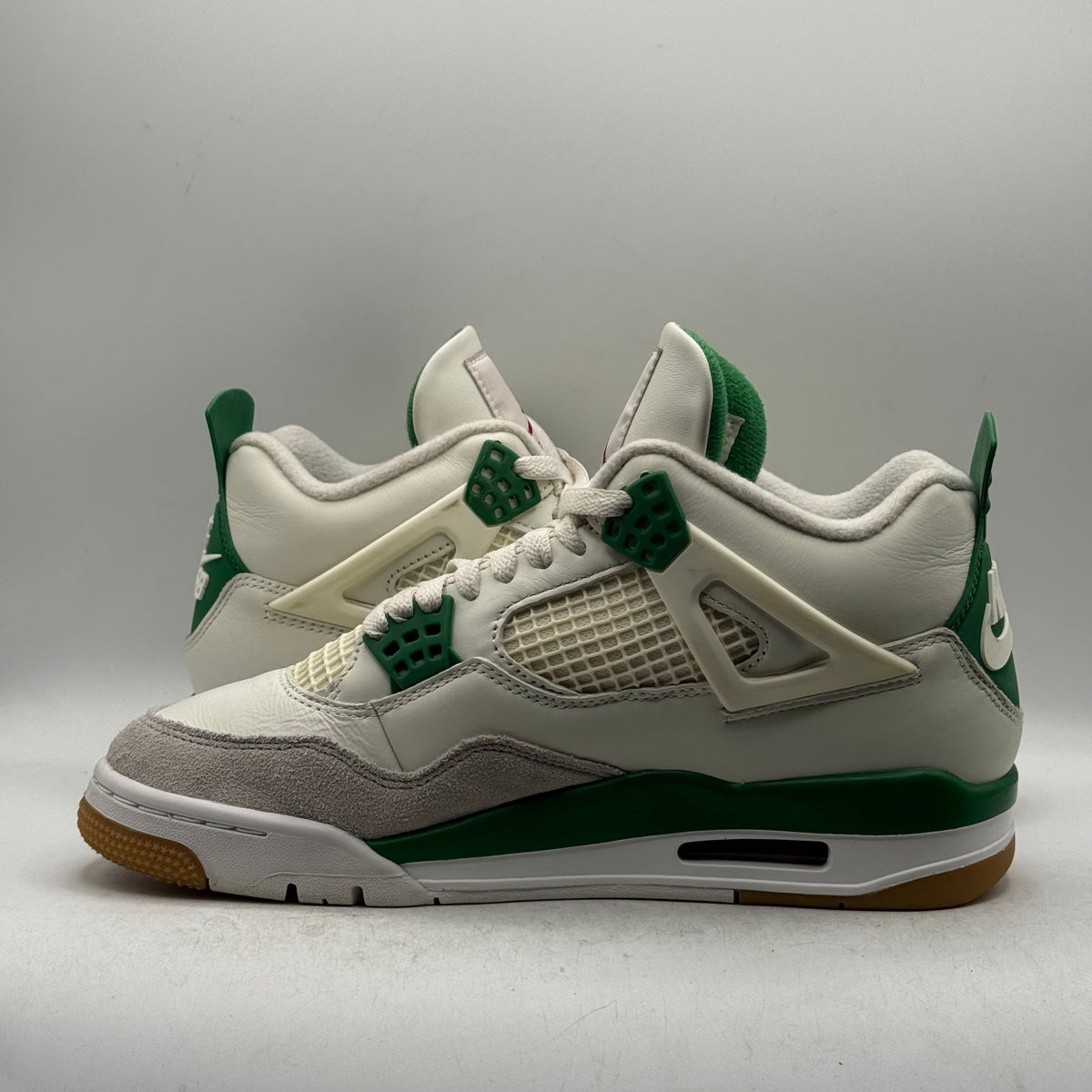 (USED NO BOX) Jordan 4 SB Pine Green Size 7.5