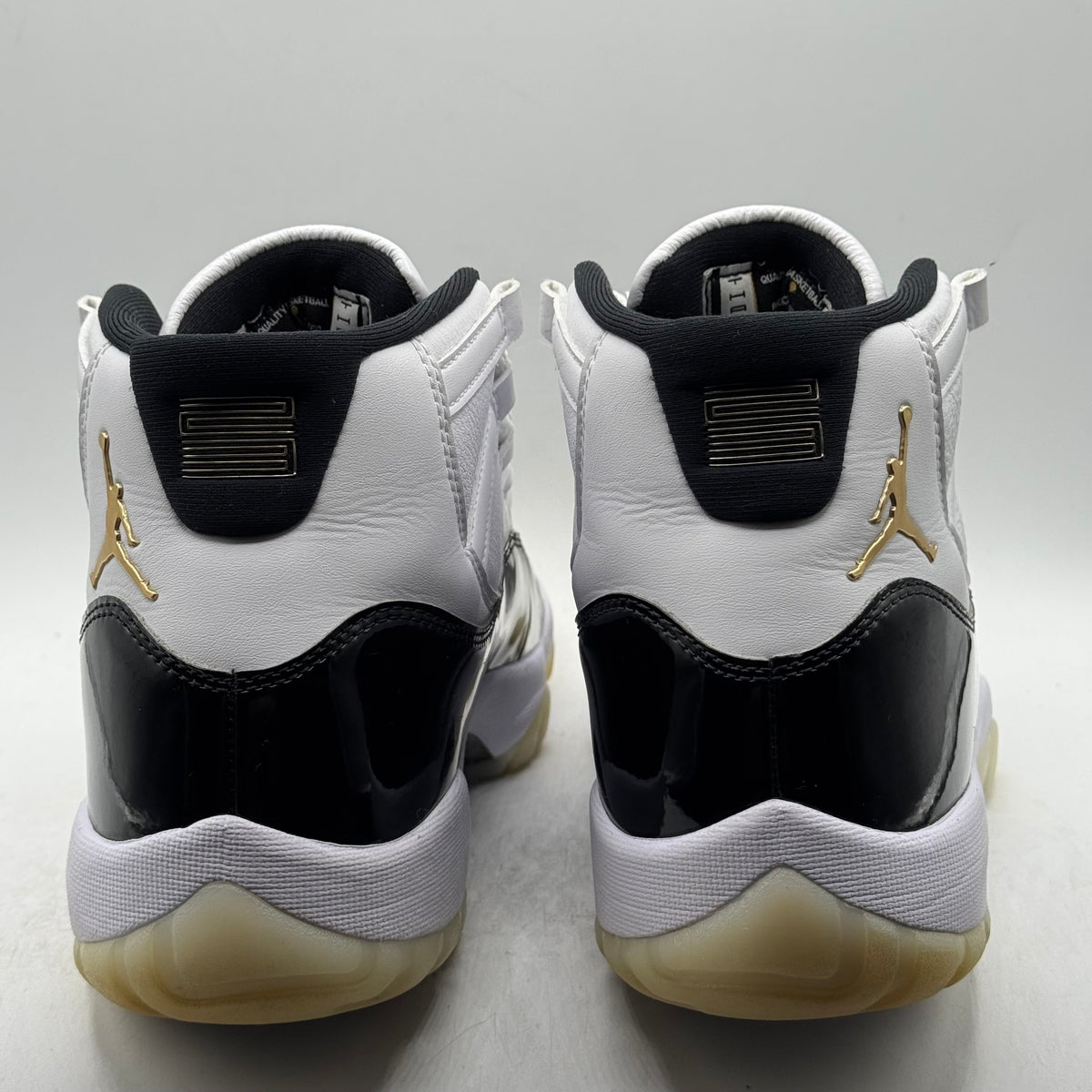 (USED) Jordan 11 Gratitude Size 9.5