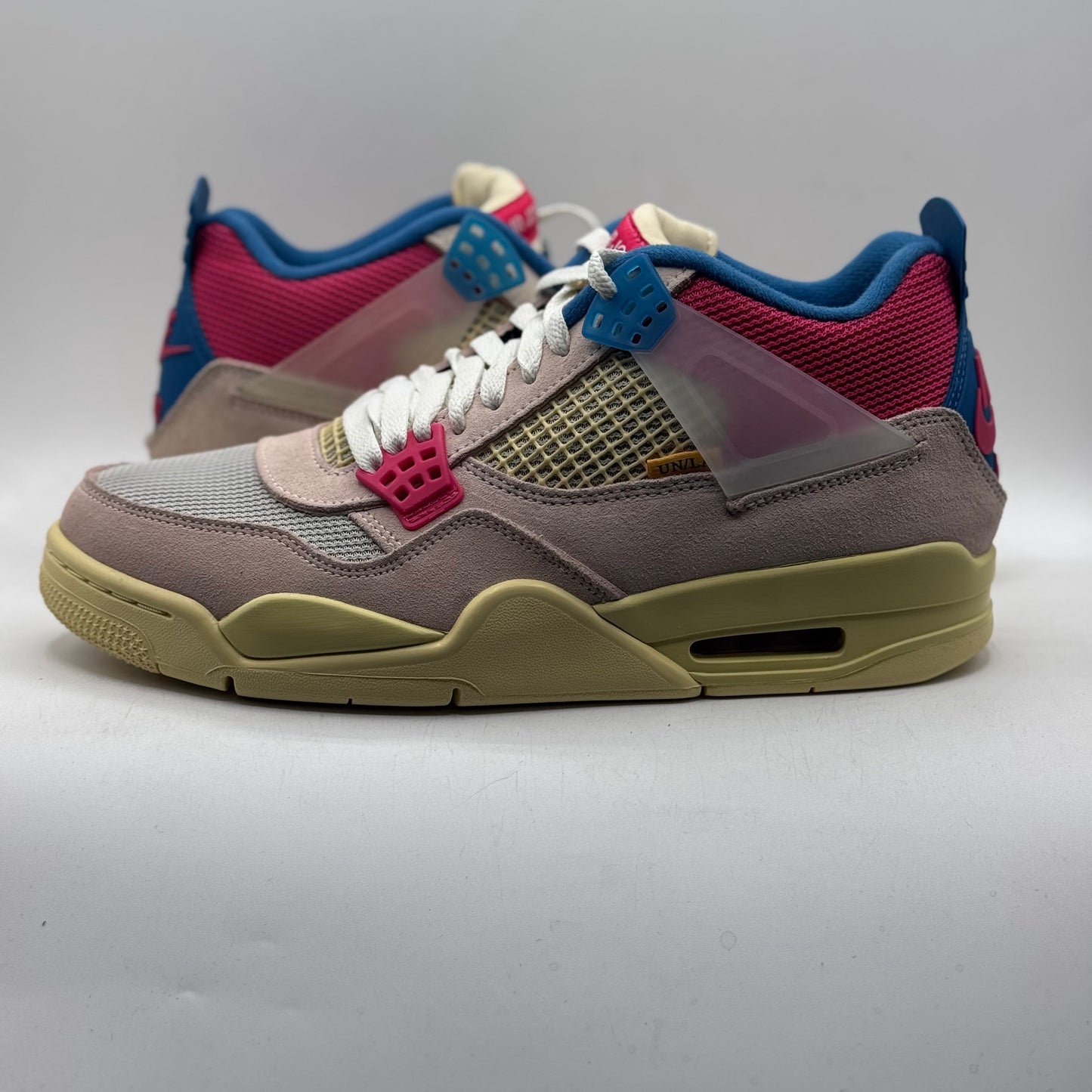 (Used) Jordan 4 Union Guava Size 9.5