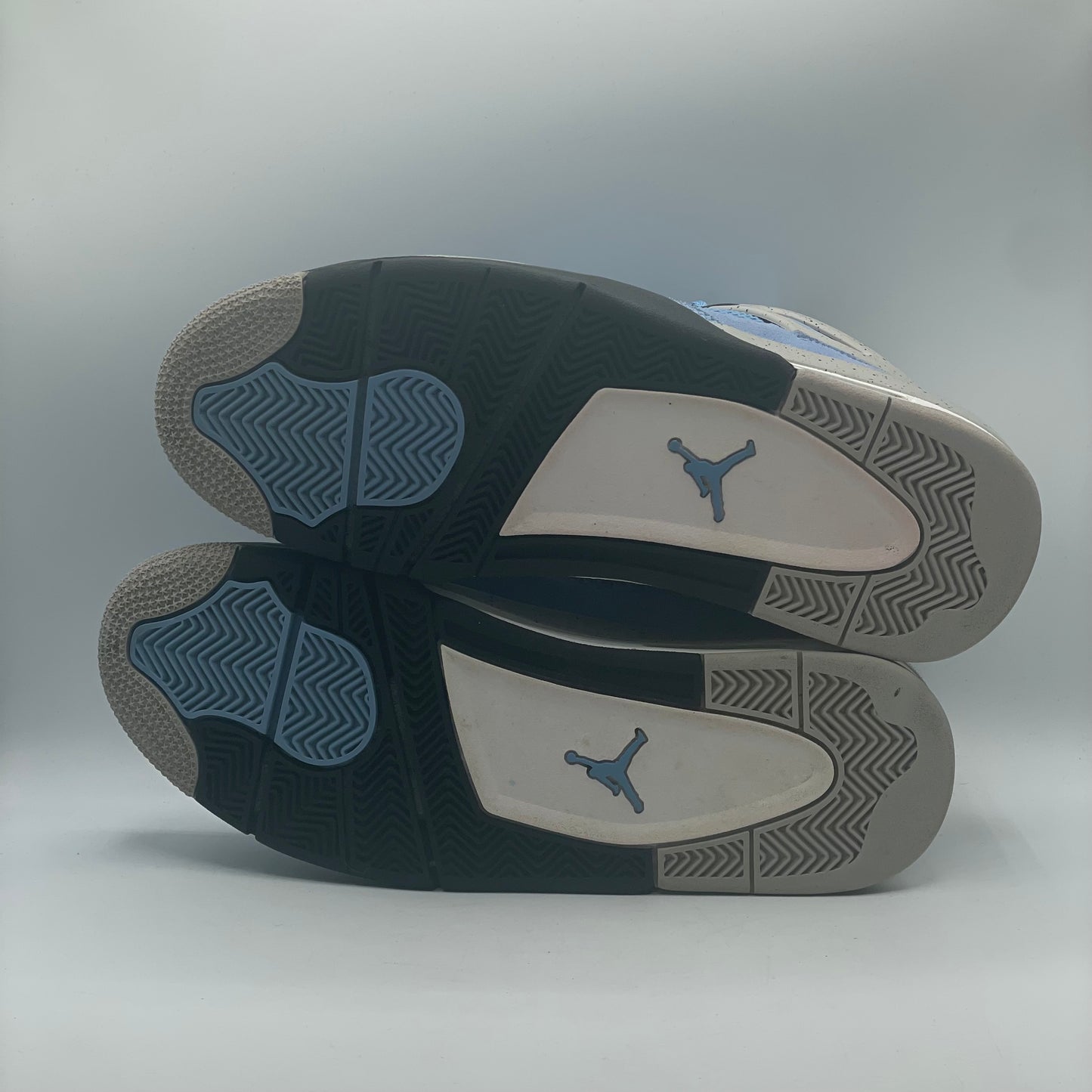 (USED) Jordan 4 University Blue Size 10.5