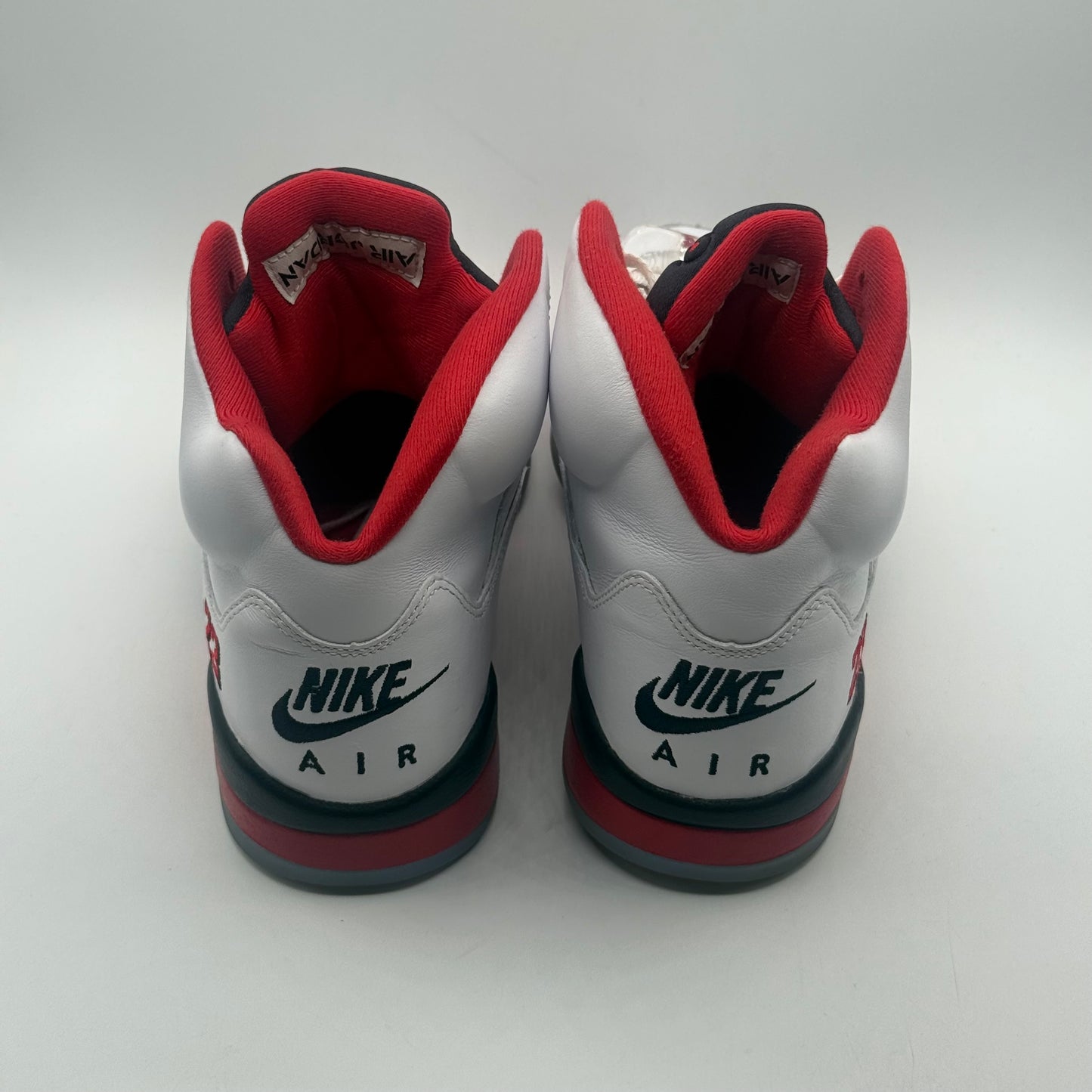 (USED NO BOX) Jordan 5 Black Tongue Size 10.5