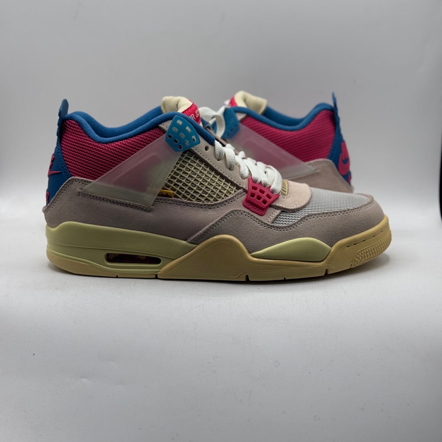 (Used) Jordan 4 Union Guava Size 9.5
