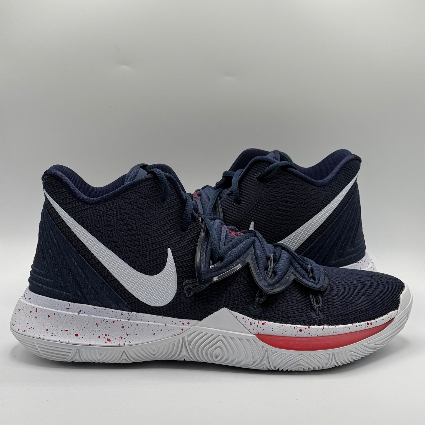 Nike Kyrie 5 PE UCONN HUSKIES Size 12