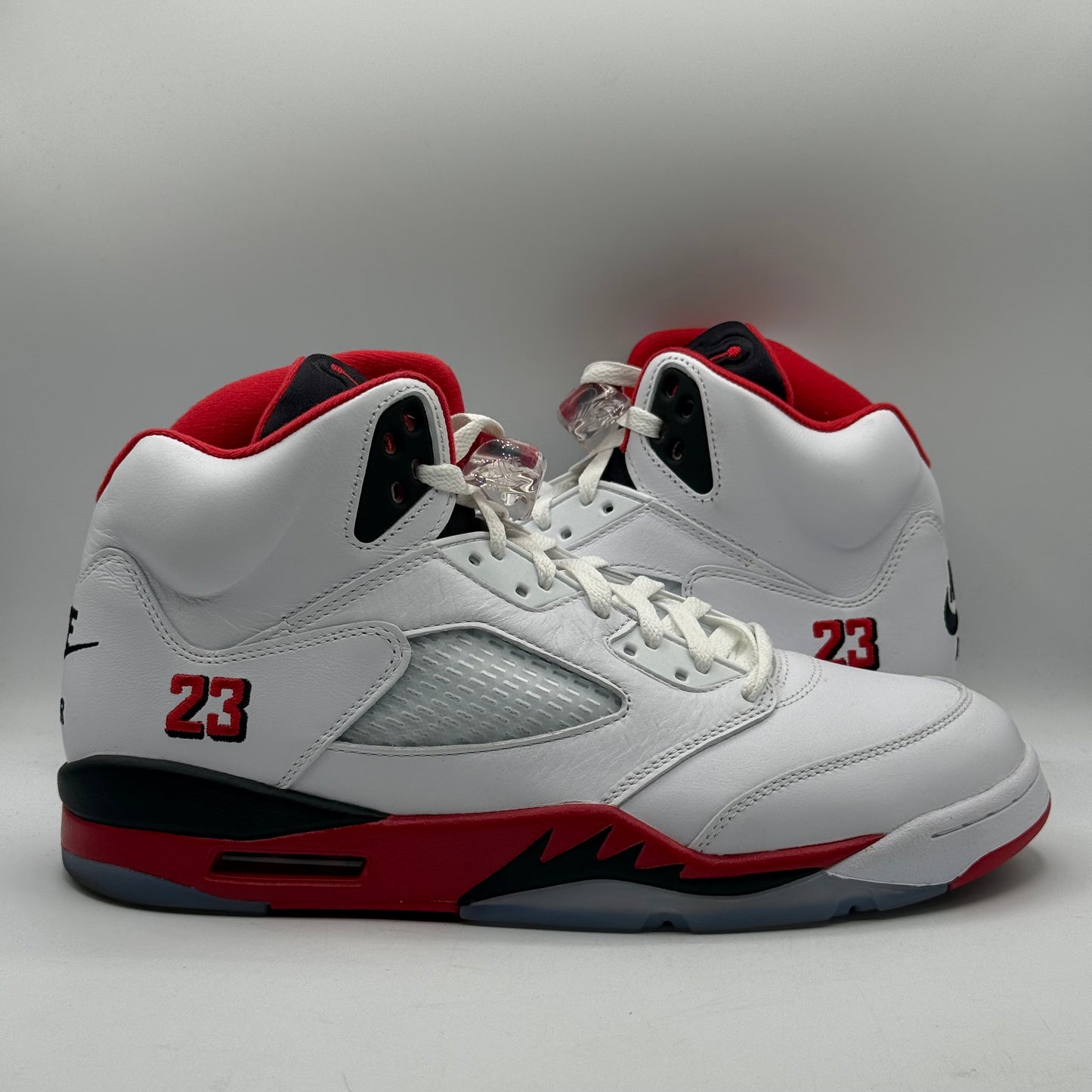 (USED) Jordan 5 Black Tongue Size 11.5