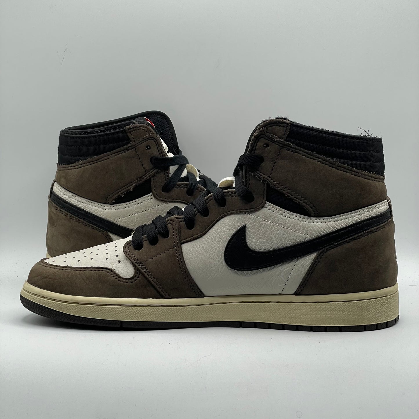 (USED) Jordan 1 High Travis Scott Mocha Size 9.5