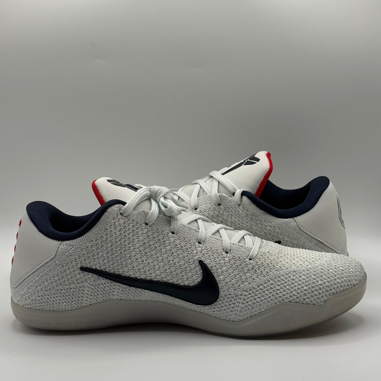 (DS No Box) Nike Kobe 11 Low UCONN PE Size 11.5