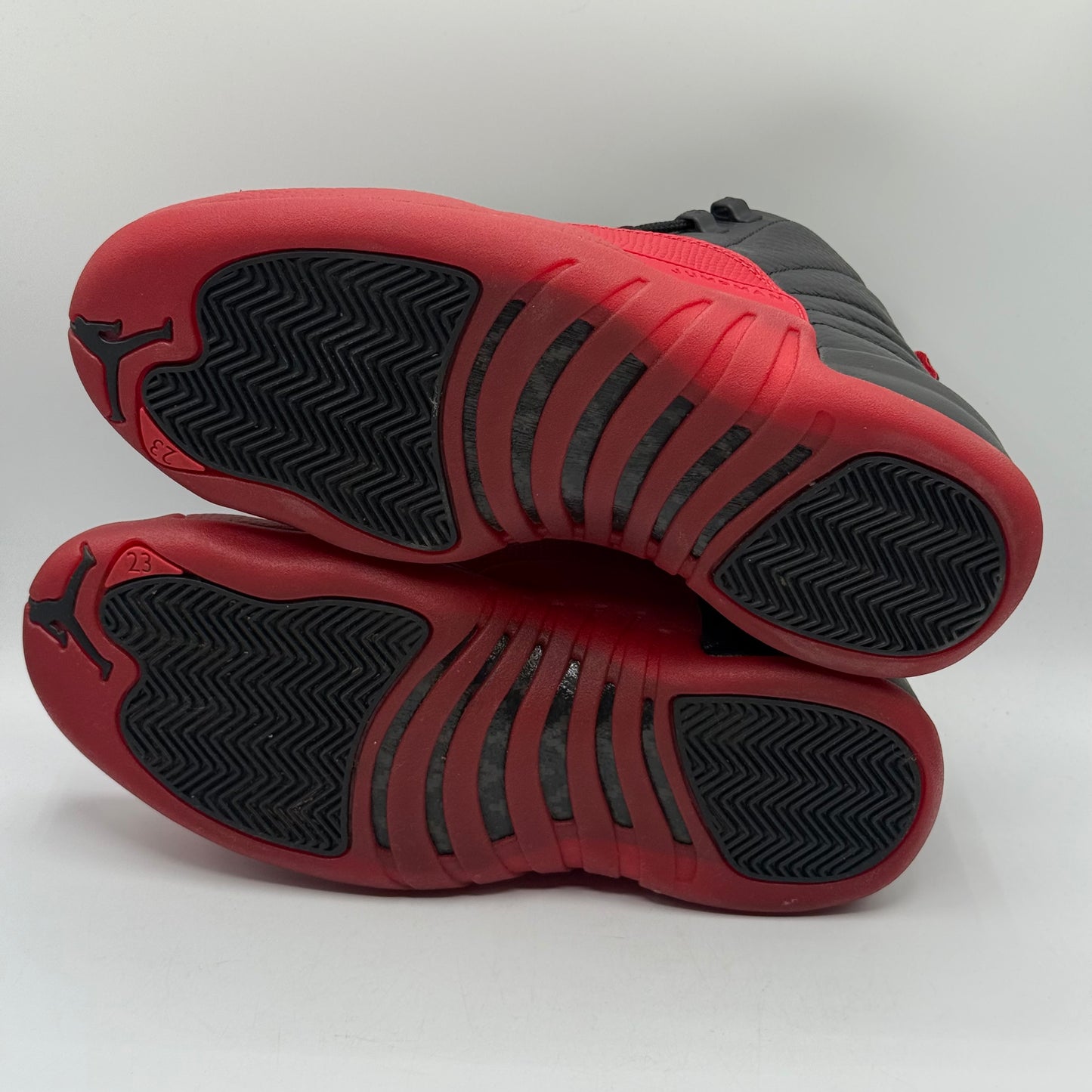 (USED) Jordan 12 Flu Game Size 8.5
