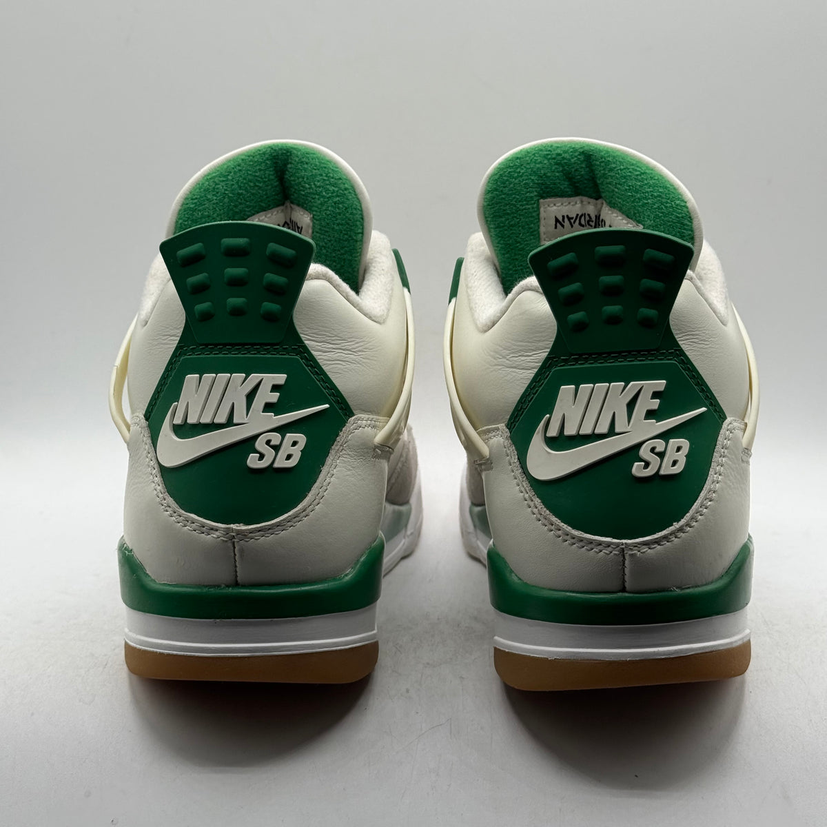 (USED NO BOX) Jordan 4 SB Pine Green Size 7.5