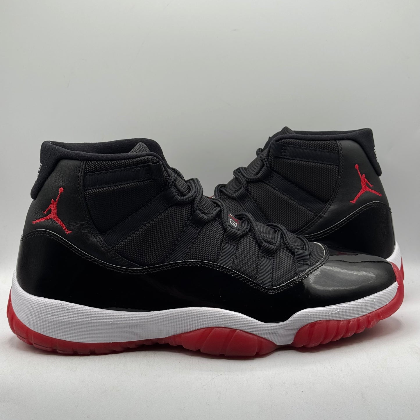 (USED NO BOX) Jordan 11 Bred (2019) Size 13