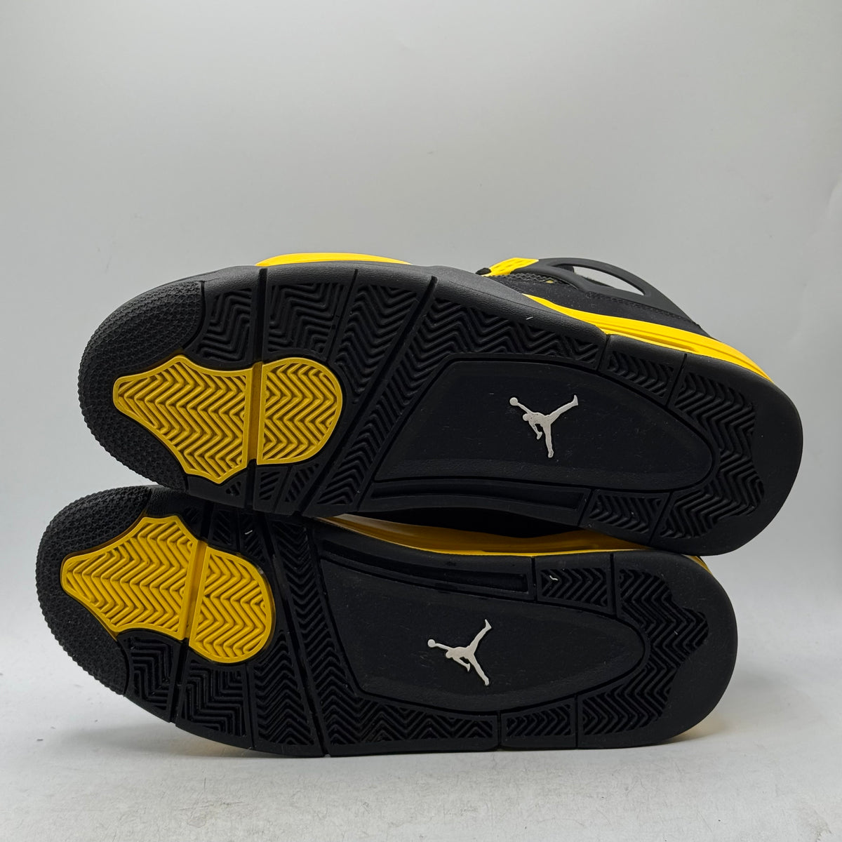 (USED NO BOX) Jordan 4 Thunder Size 10.5