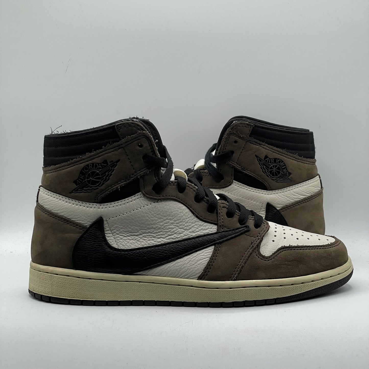 (USED) Jordan 1 High Travis Scott Mocha Size 9.5