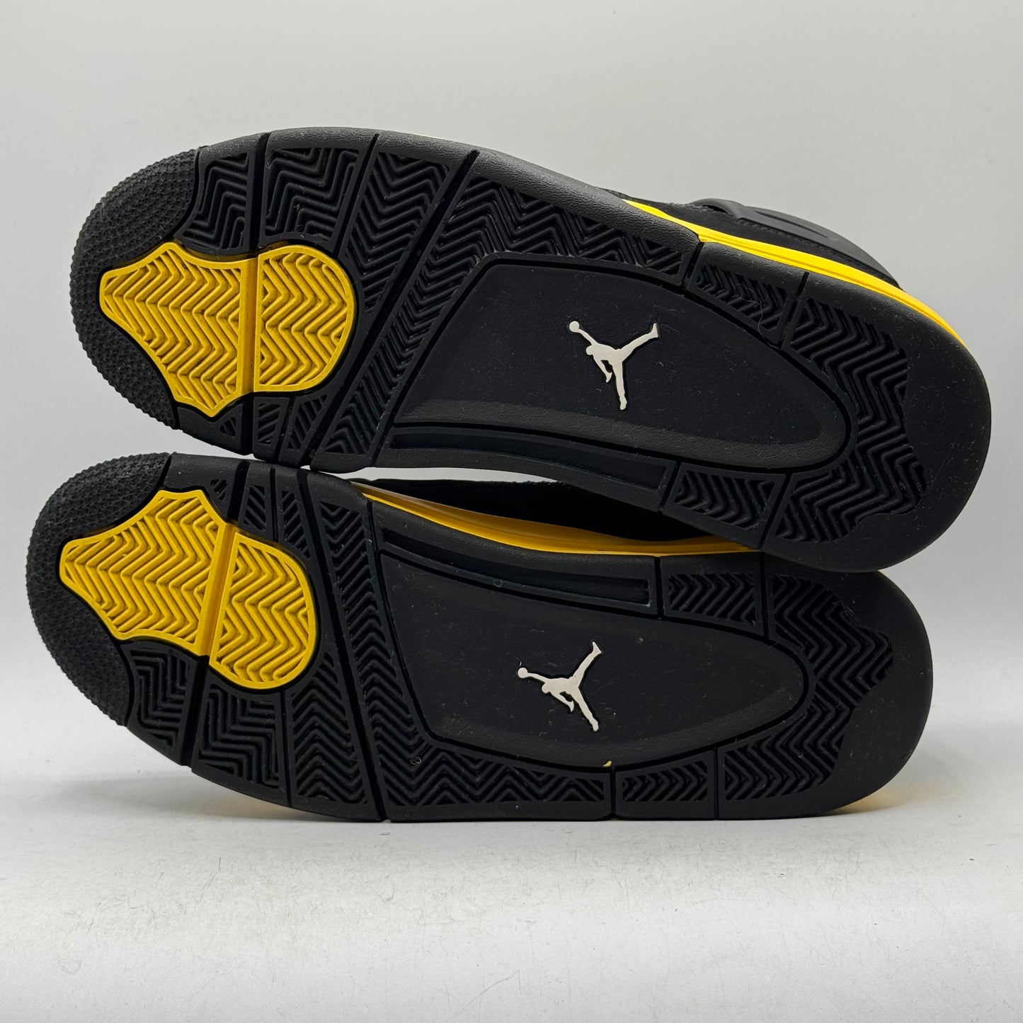 (USED) Jordan 4 Thunder Size 9.5