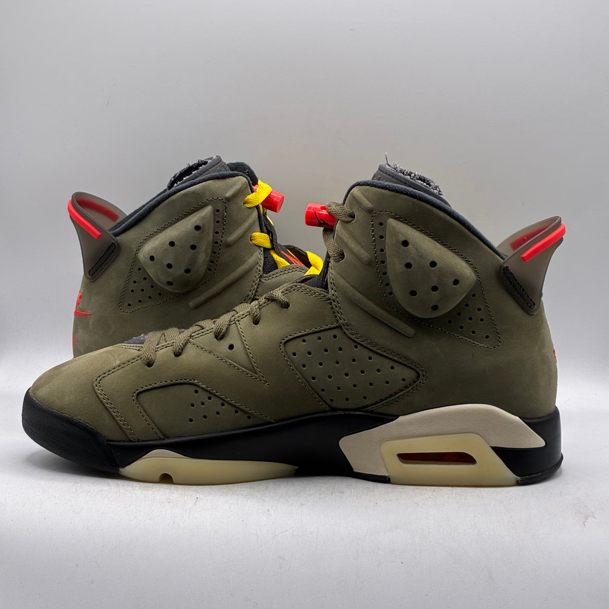 (USED NO BOX) Jordan 6 Travis Scott Size 11