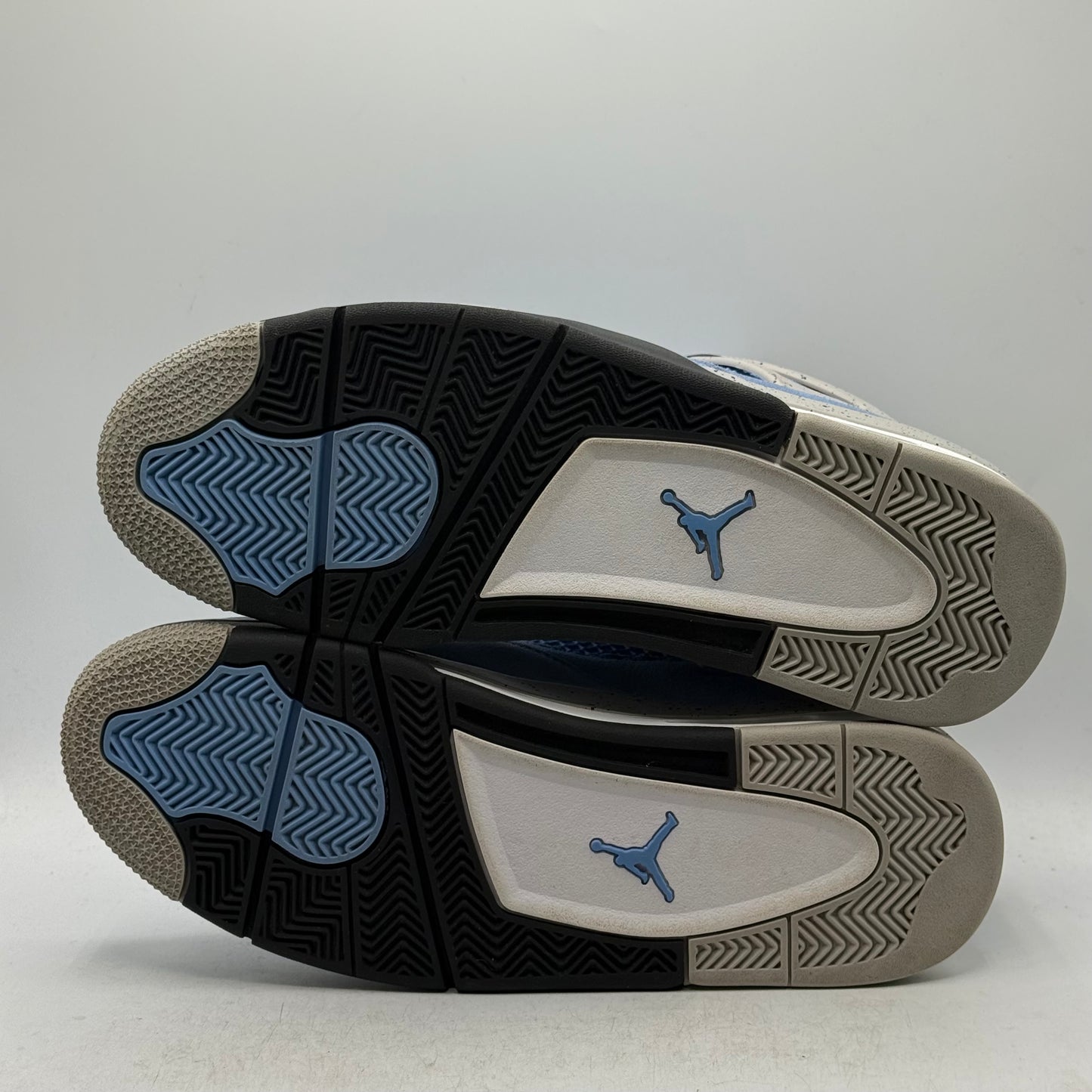 (USED) Jordan 4 University Blue Size 10.5