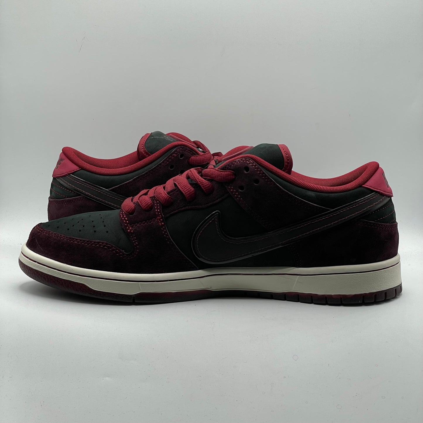 (USED) Nike SB Dunk Low Riot Size 12