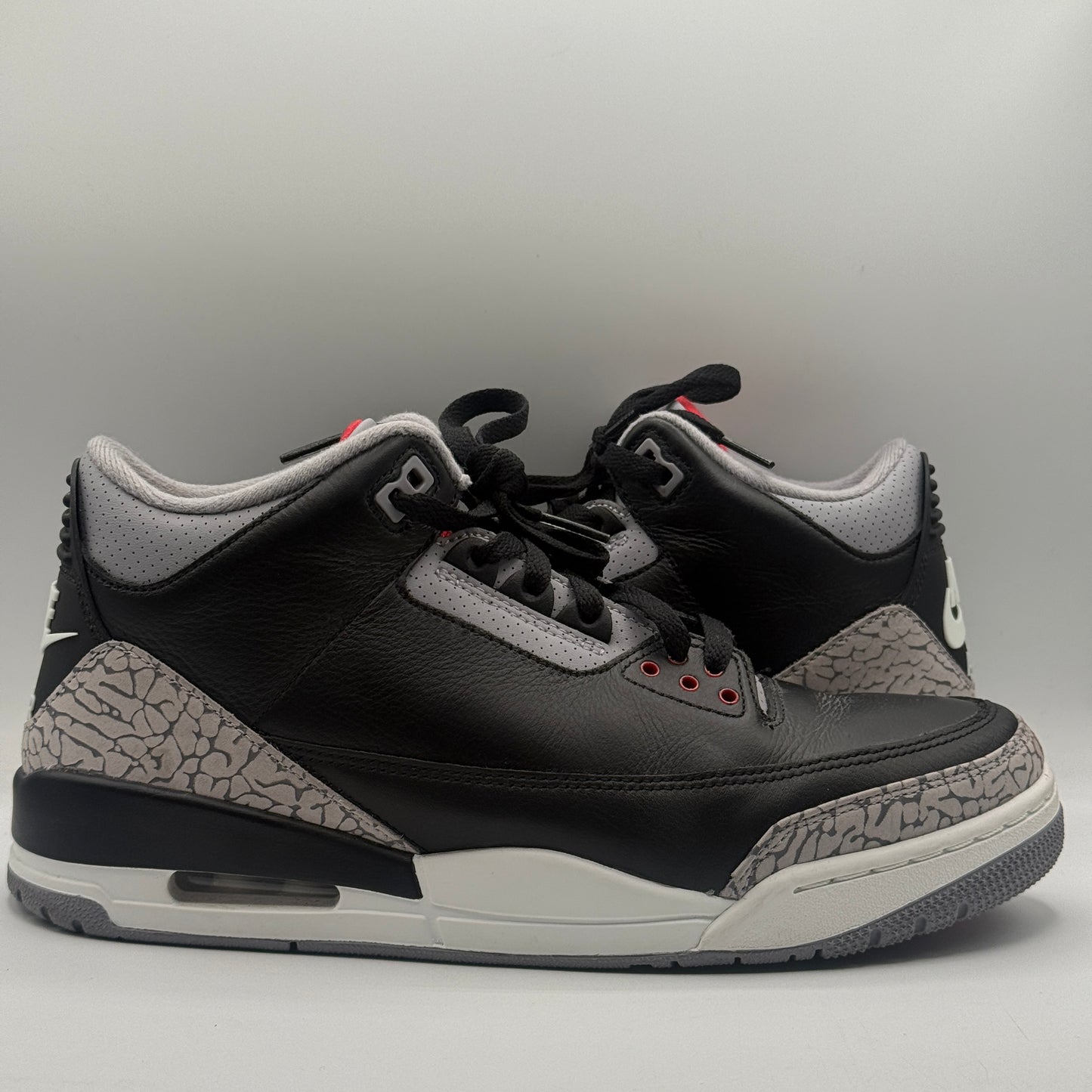 (USED) Jordan 3 Black cement Size 10