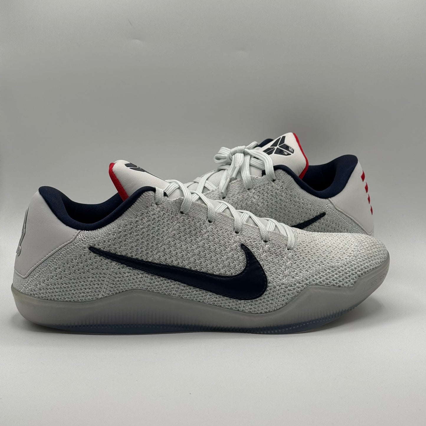 (DS No Box) Nike Kobe 11 Low UCONN PE Size 11.5