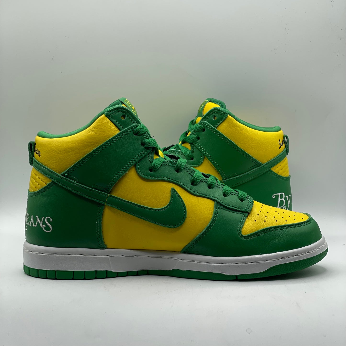 (USED) NIke SB Dunk High Supreme Brazil Size 8