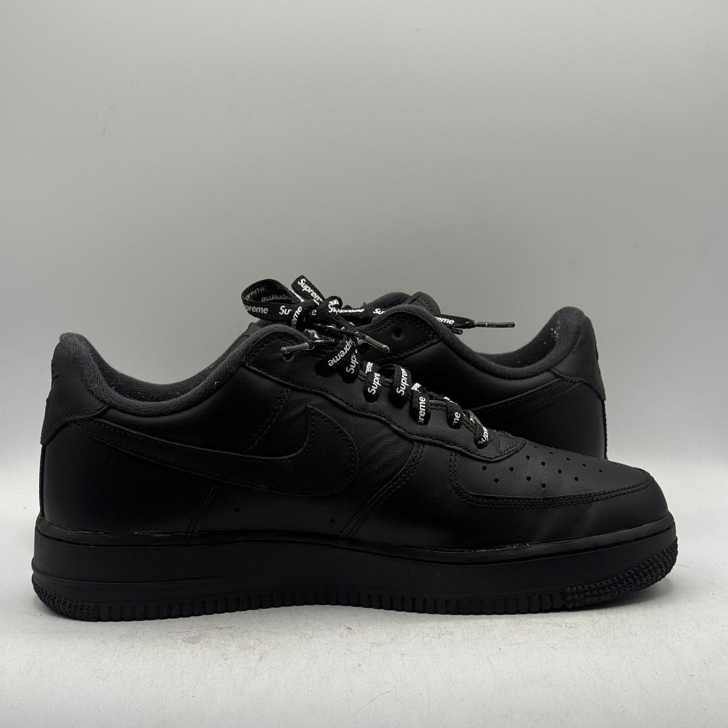 (Used No Box) Nike Air Force 1 Supreme Black Size 8.5