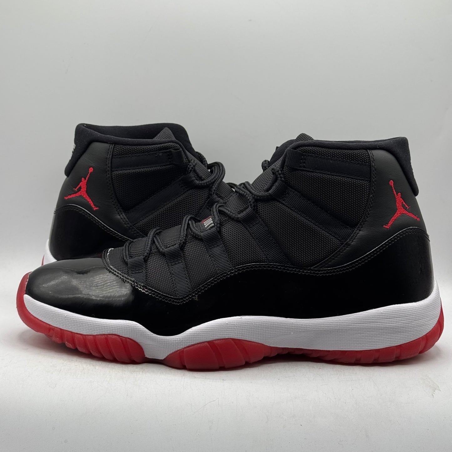 (USED NO BOX) Jordan 11 Bred (2019) Size 13