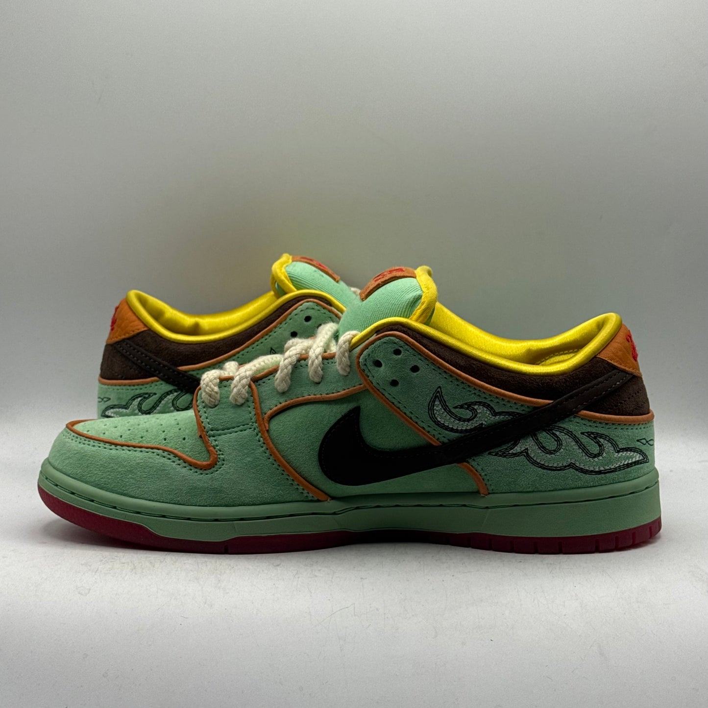 (USED) Nike SB Dunk Low Rodeo Tourmaline Size 9.5