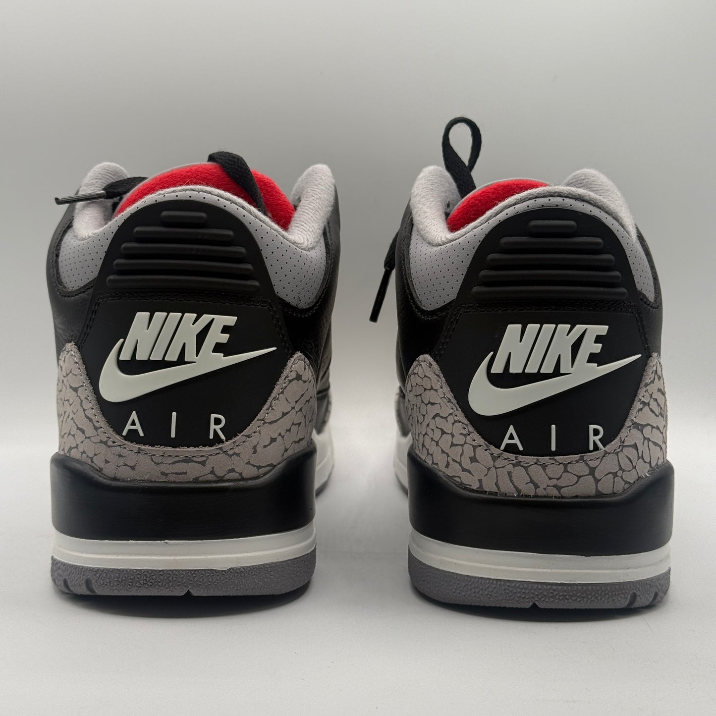 (USED) Jordan 3 Black cement Size 10