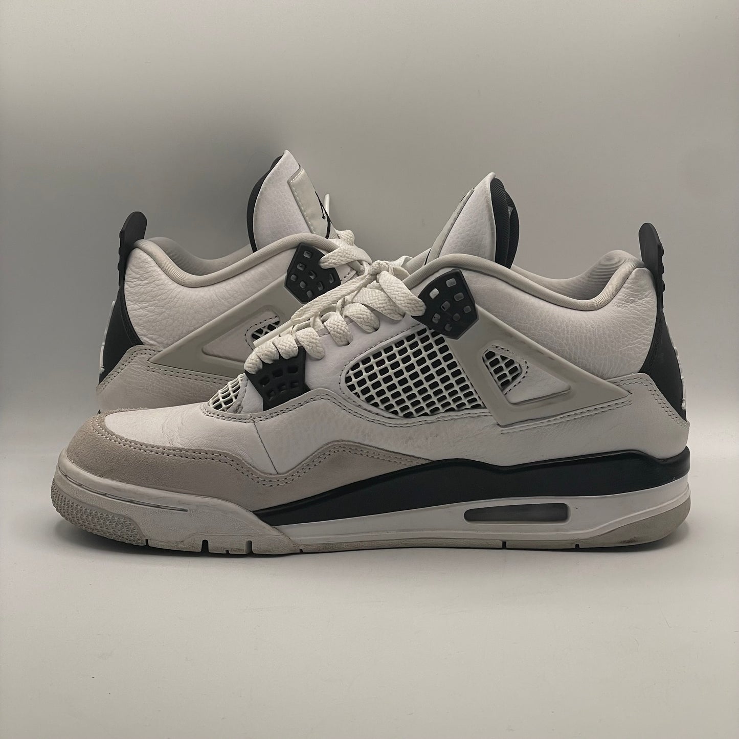 (USED NO BOX) Jordan 4 Military Black Size 9