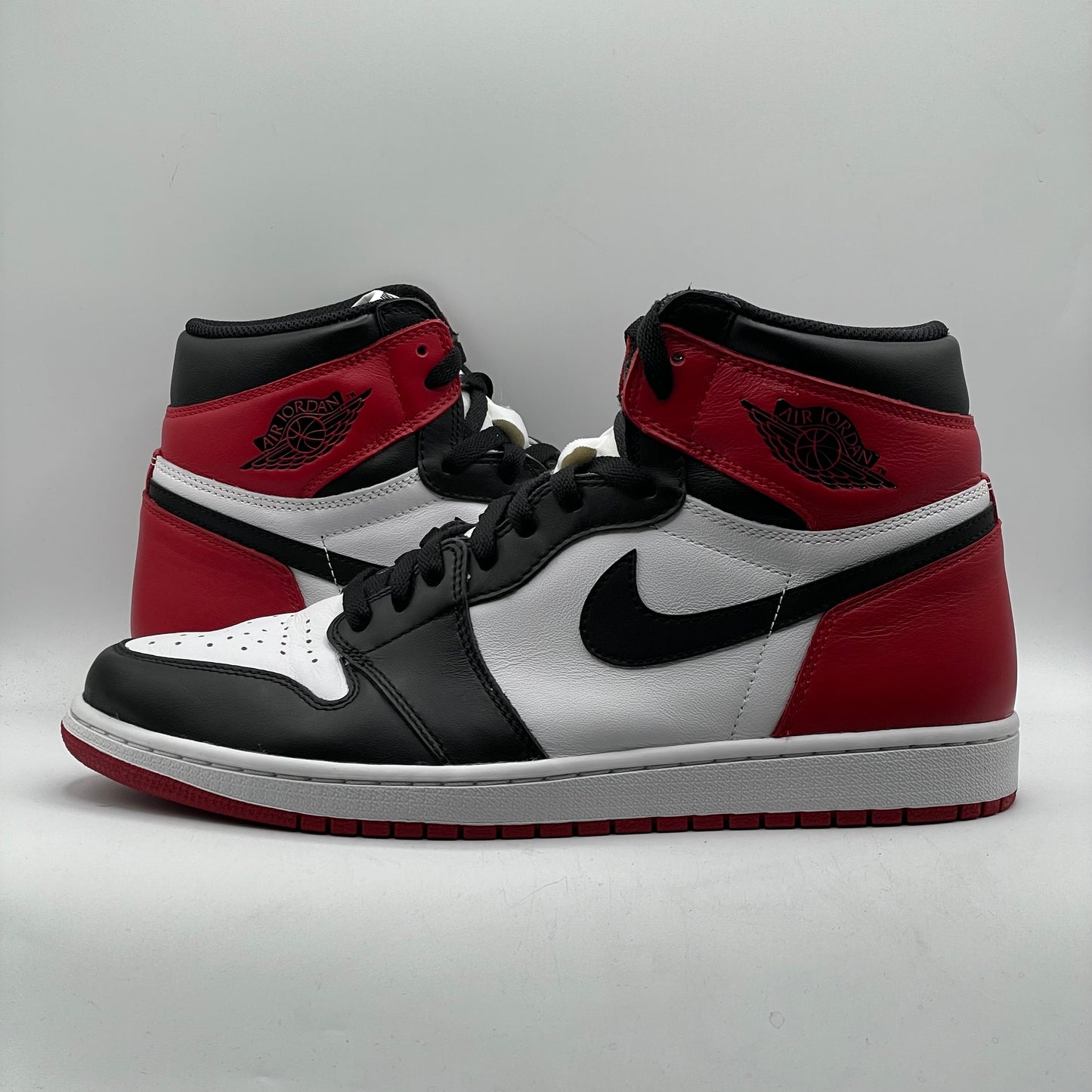(USED) Jordan 1 High Black Toe (2016) Size 11.5
