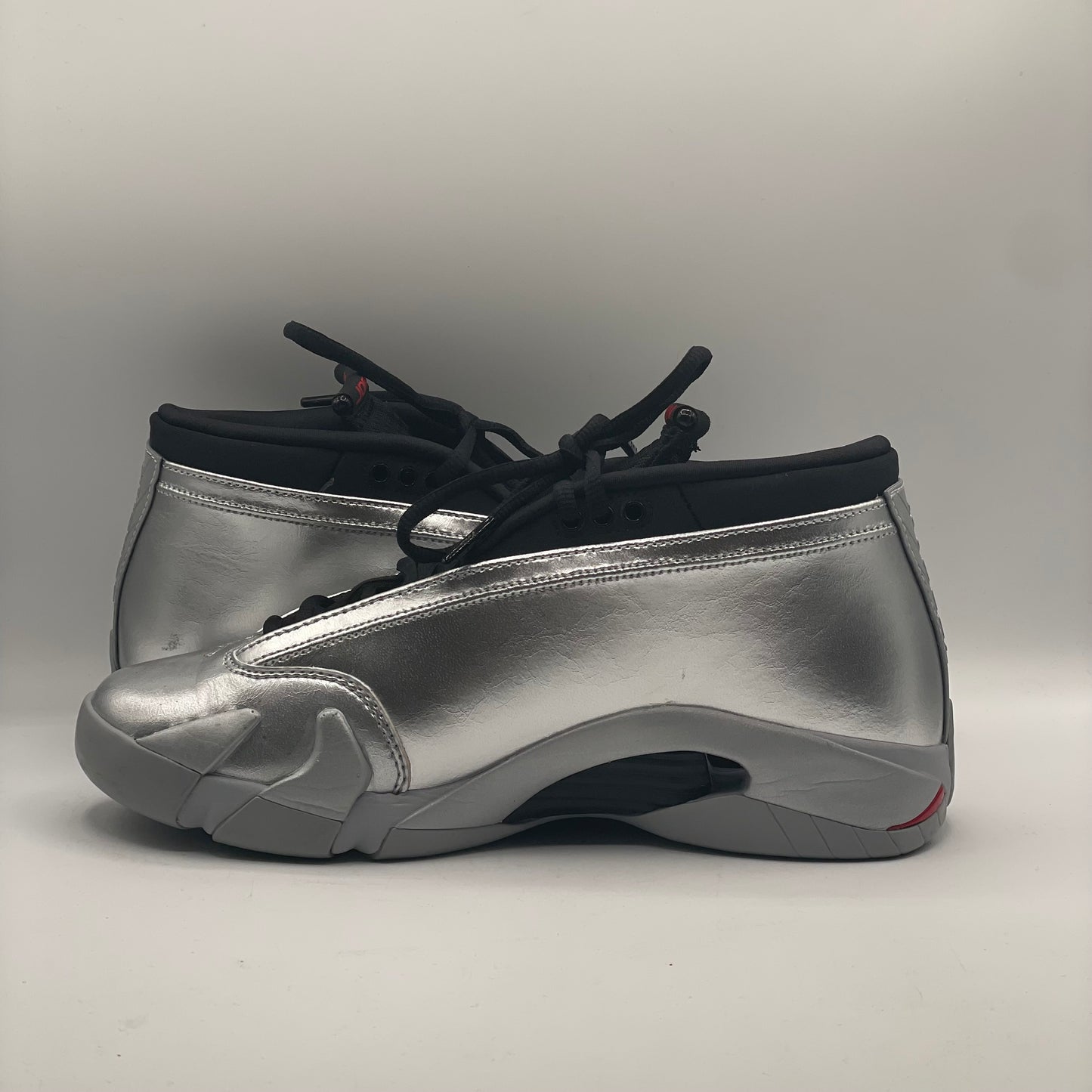 (USED) Jordan 14 Metallic Silver Size 8.5W/7Y