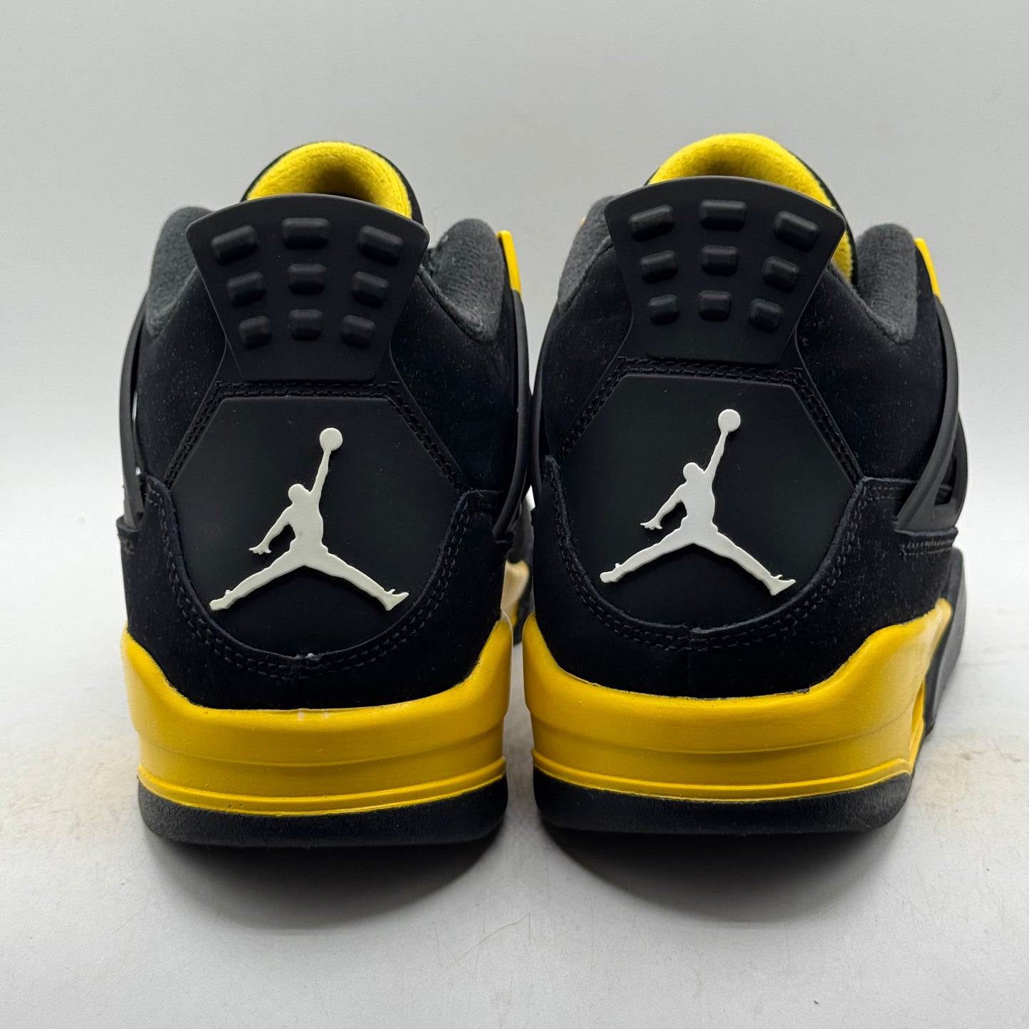 (USED) Jordan 4 Thunder Size 6.5Y