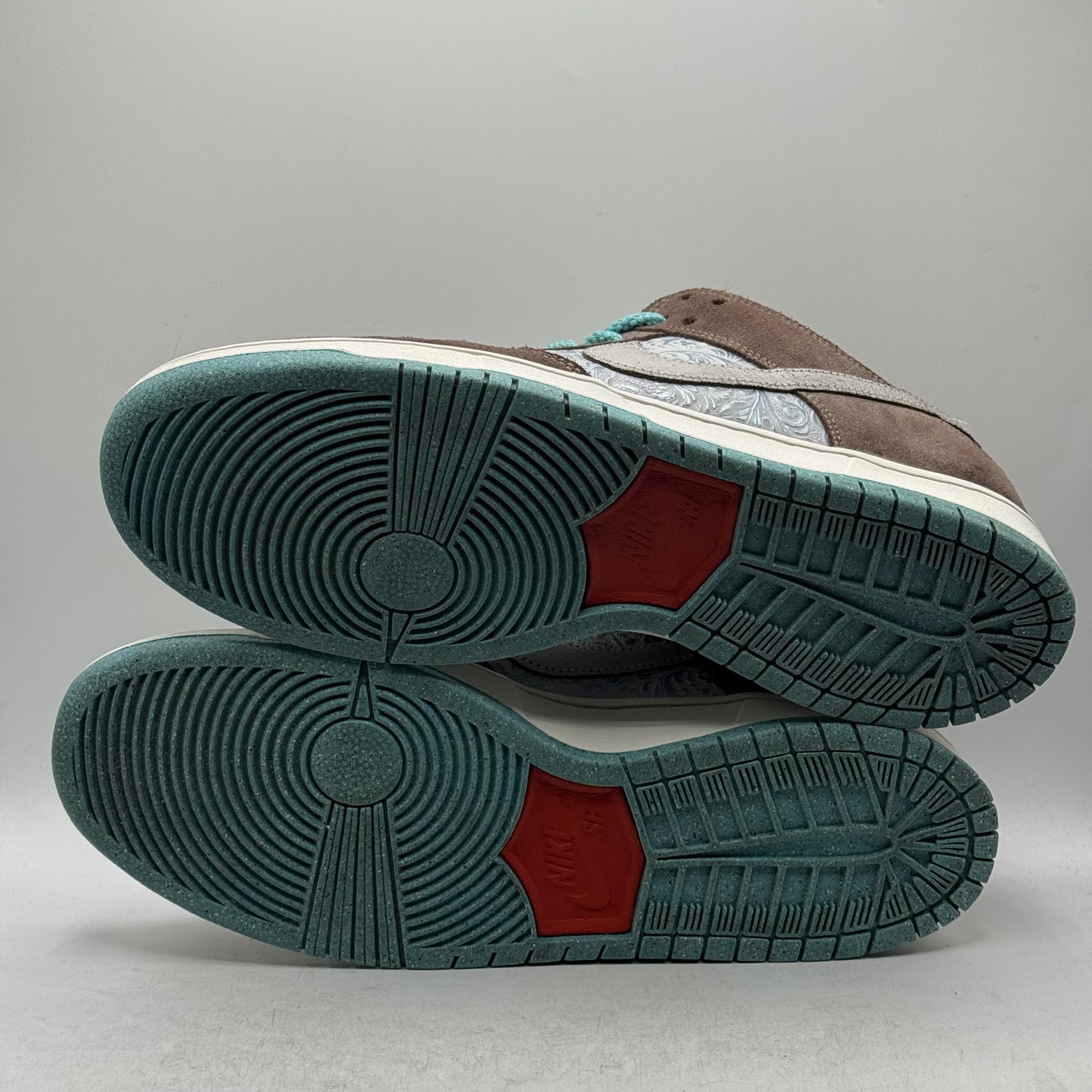 (USED NO BOX) Nike SB Dunk Low Big Money Savings Size 13