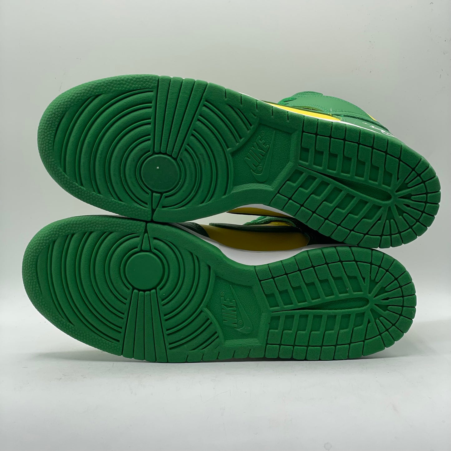 (USED) NIke SB Dunk High Supreme Brazil Size 8