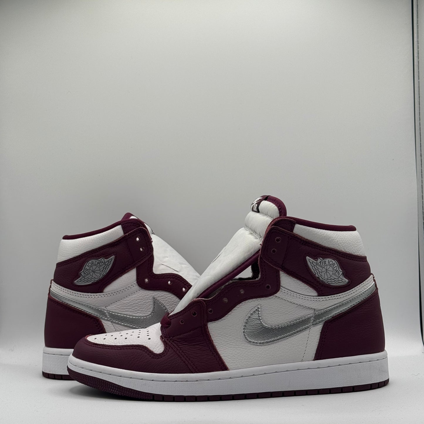 ( Used ) Jordan 1 Bordo Size 9