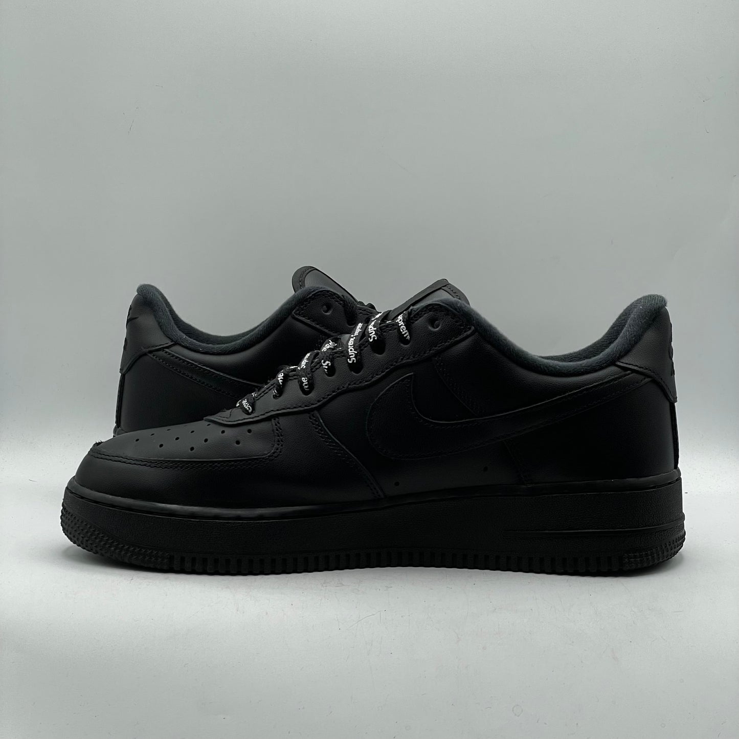 (USED) Nike AF1 Supreme Black Size 9.5