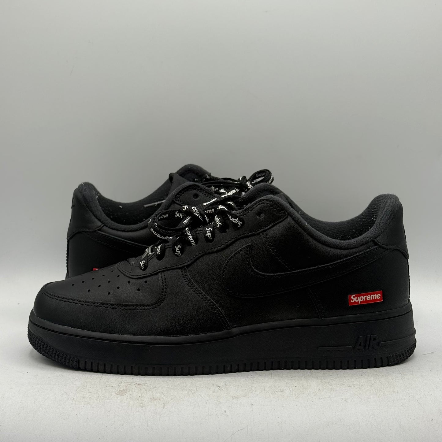 (Used No Box) Nike Air Force 1 Supreme Black Size 8.5