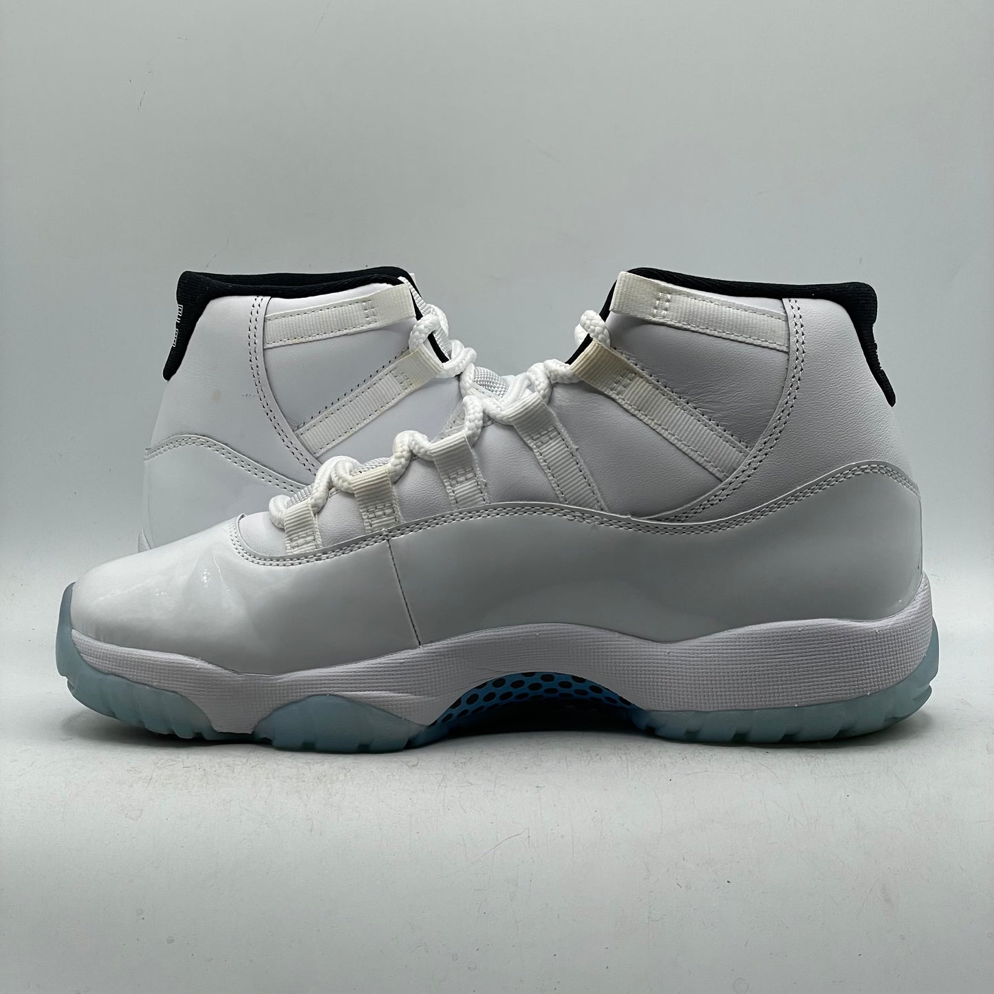 (USED) Jordan 11 Legend Blue (2024) Size 7.5