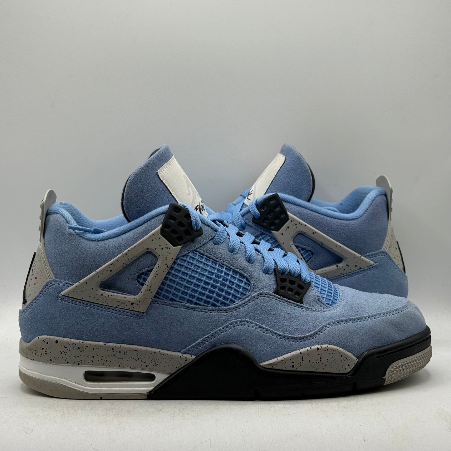 (USED) Jordan 4 University Blue Size 10.5