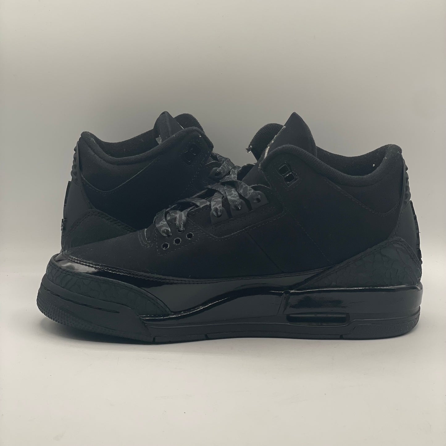 (USED) Jordan 3 Black Cat Size 6.5Y