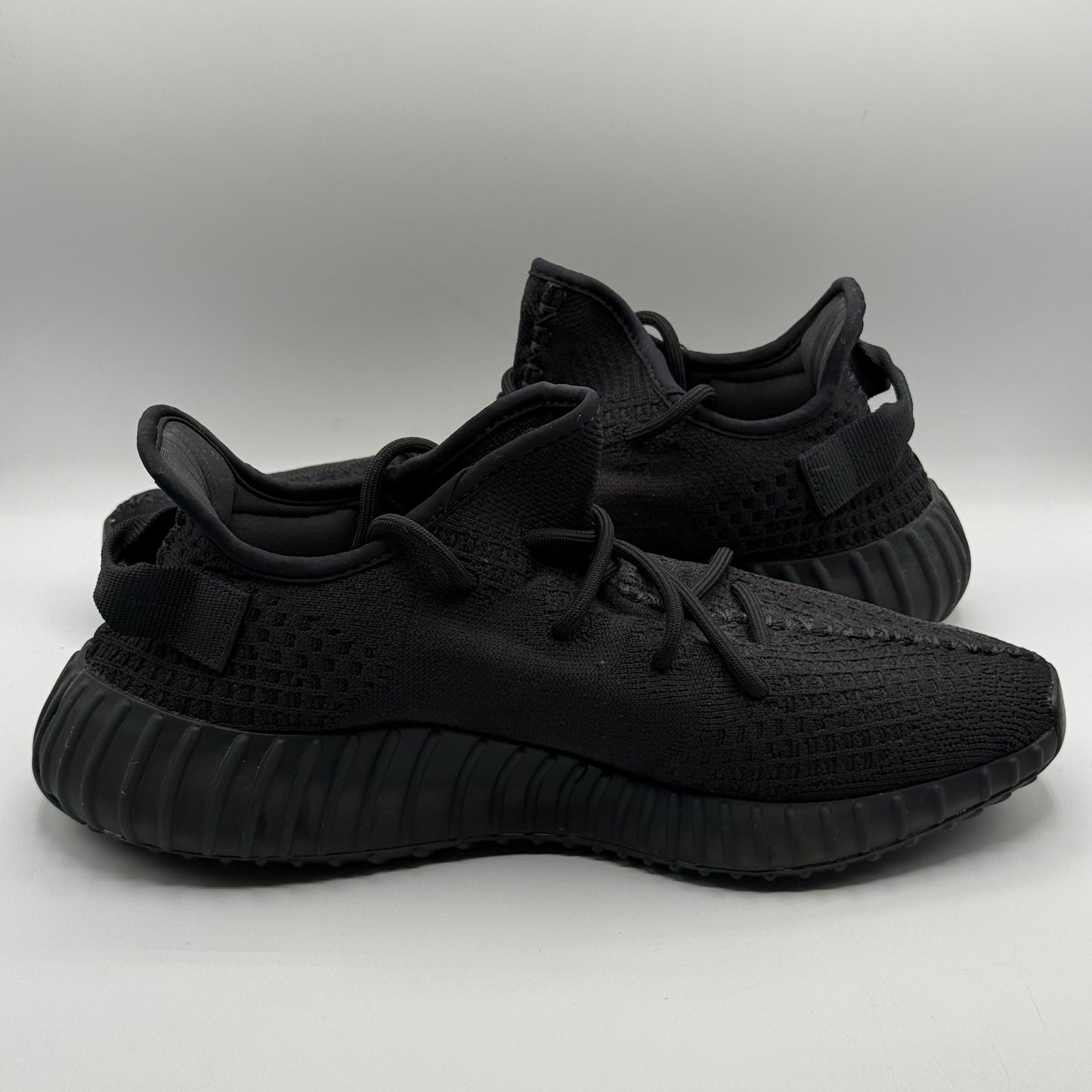 (USED NO BOX) Yeezy 350 Onyx Size 10