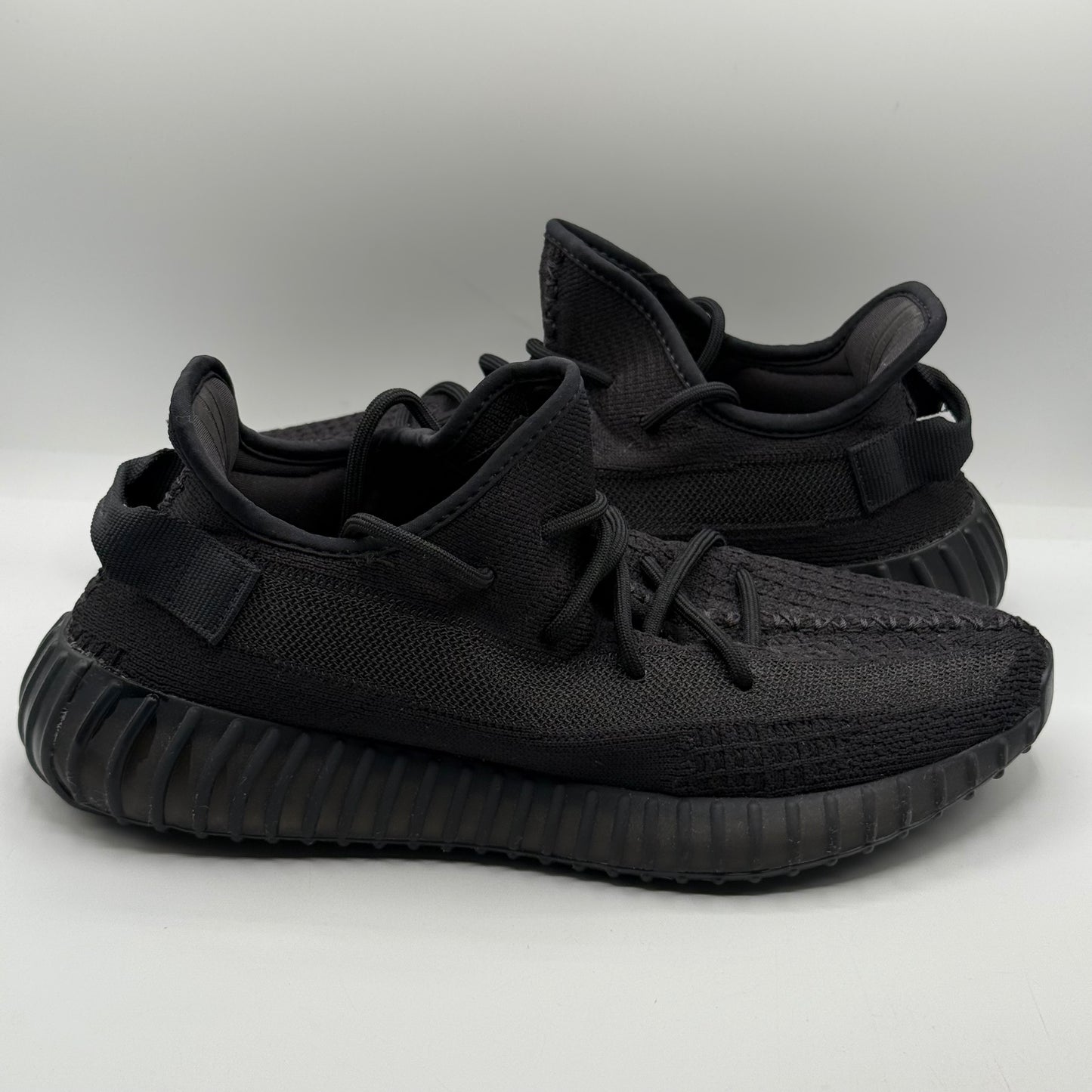 (USED NO BOX) Yeezy 350 Onyx Size 10