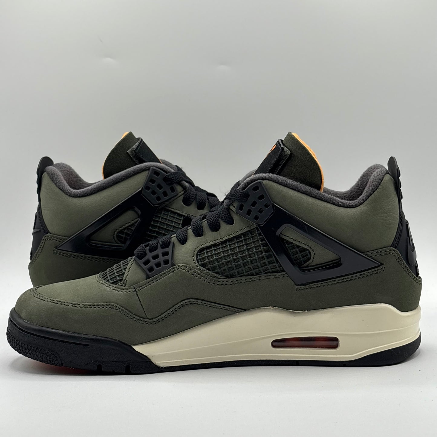(Worn 1x) Jordan 4 Undefeated Szie 8.5