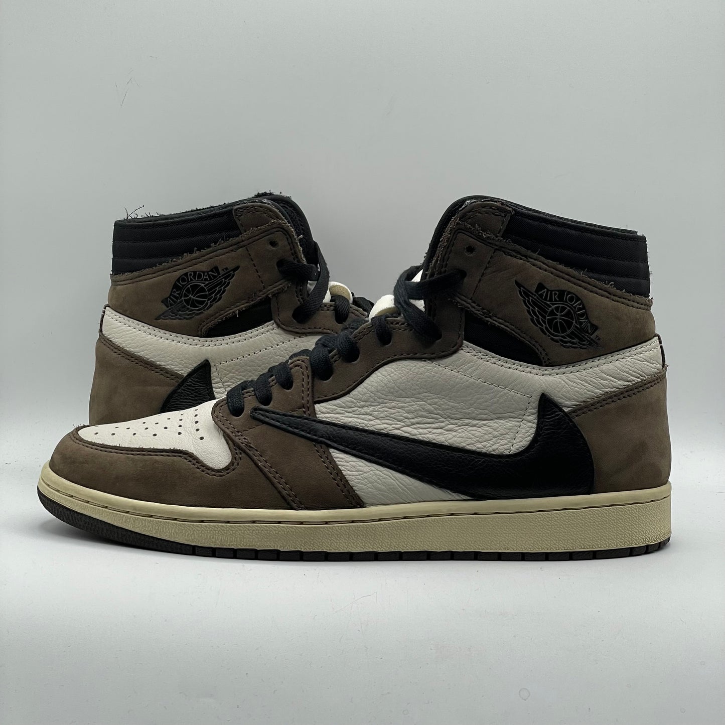 (USED) Jordan 1 High Travis Scott Mocha Size 9.5