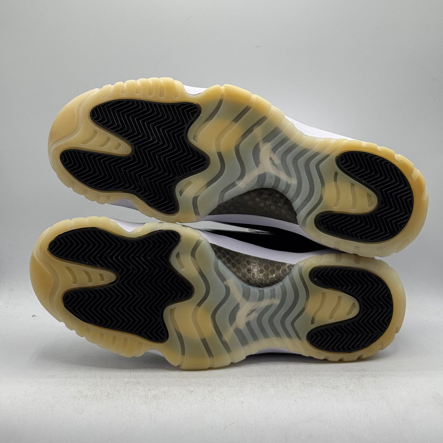 (Used NO BOX) Jordan 11 High Gratitude Size 11.5