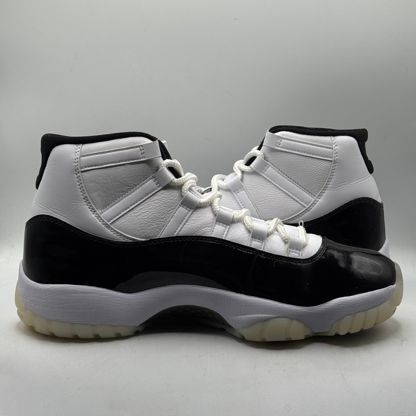 (Used NO BOX) Jordan 11 High Gratitude Size 11.5