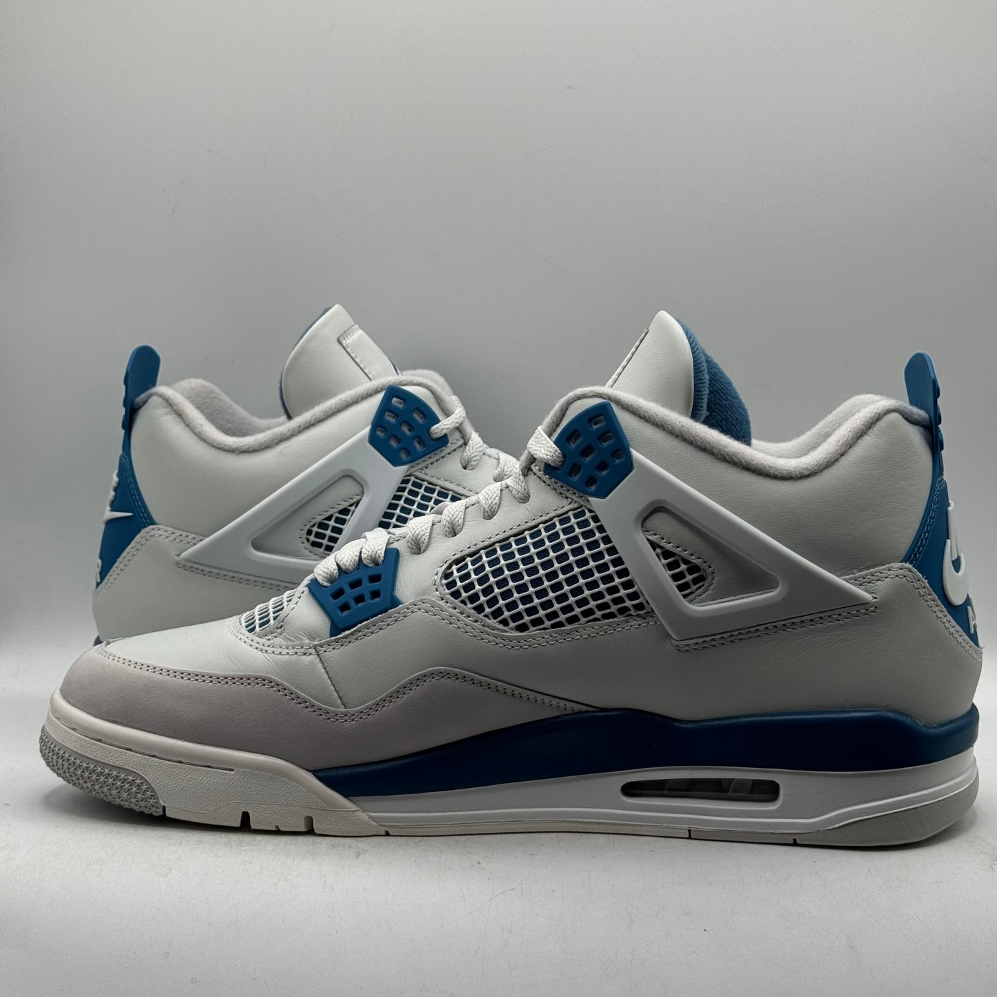 (USED) Jordan 4 Military Blue (2024) Size 13