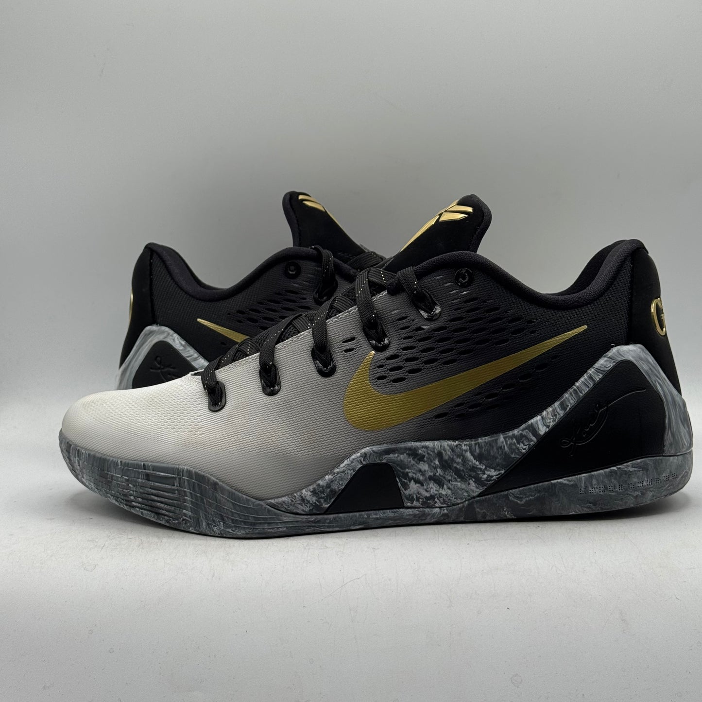 (USED) Nike Kobe 9 Protro Mambacita Size 10