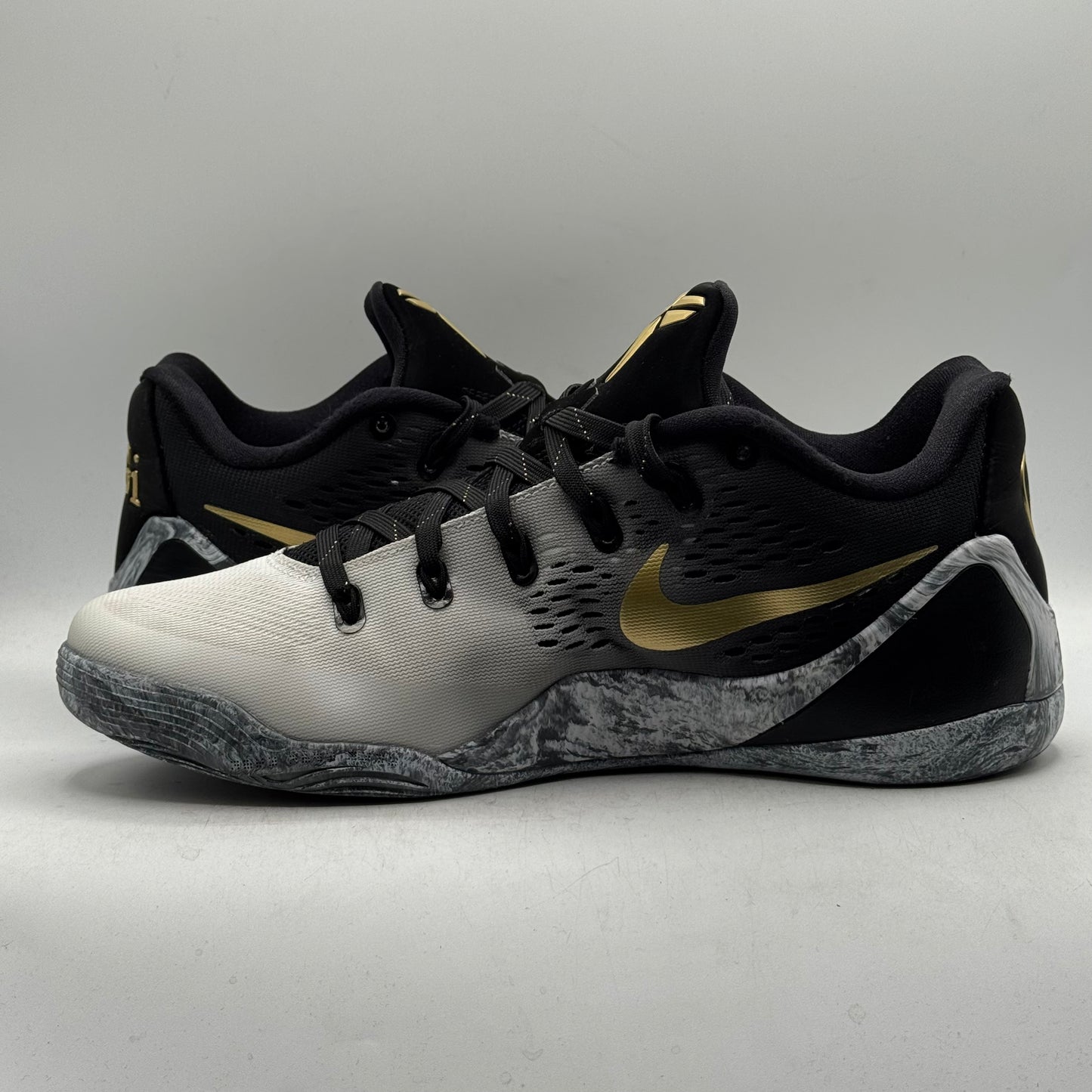 (USED) Nike Kobe 9 Protro Mambacita Size 10