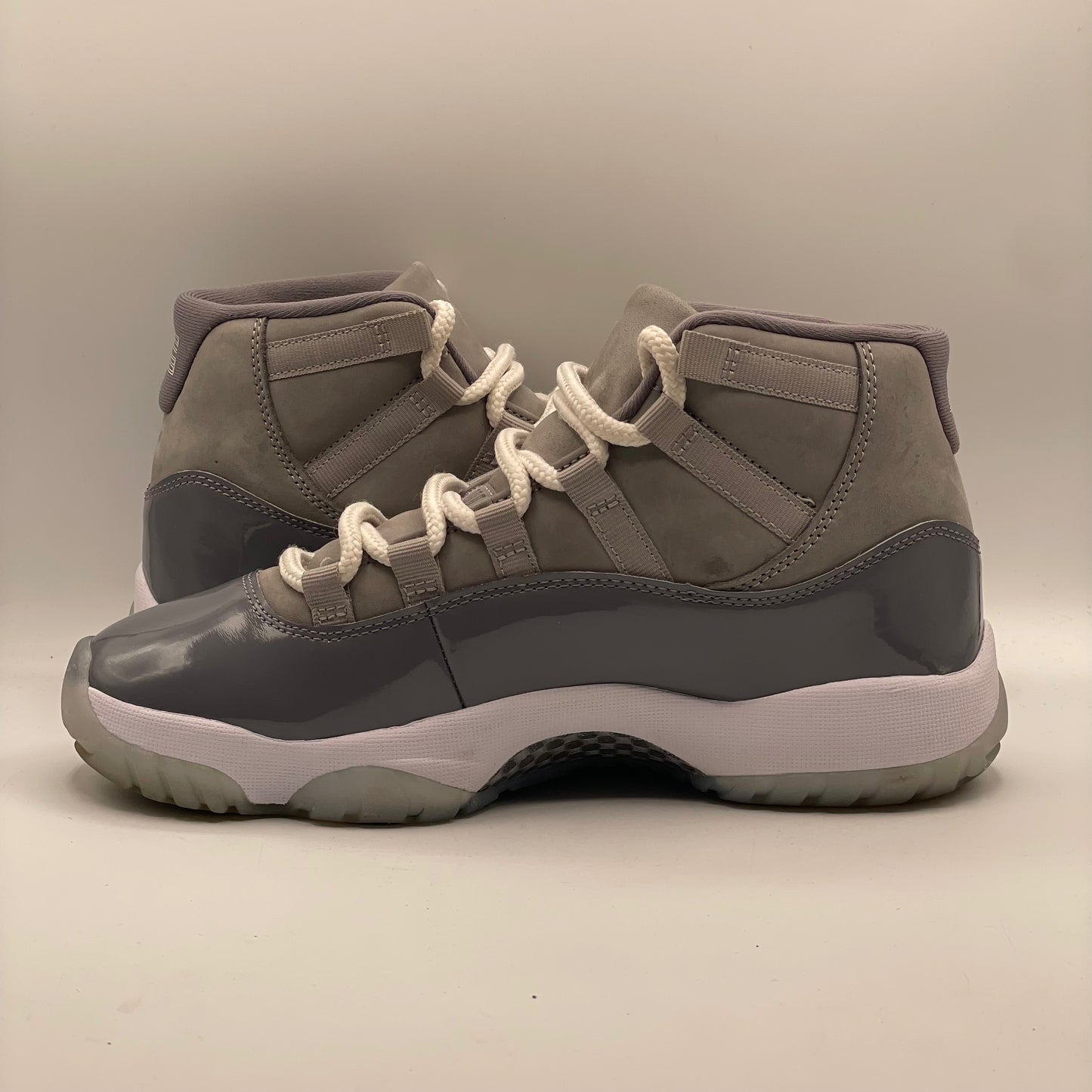 (USED) Jordan 11 Cool Grey Size 7.5